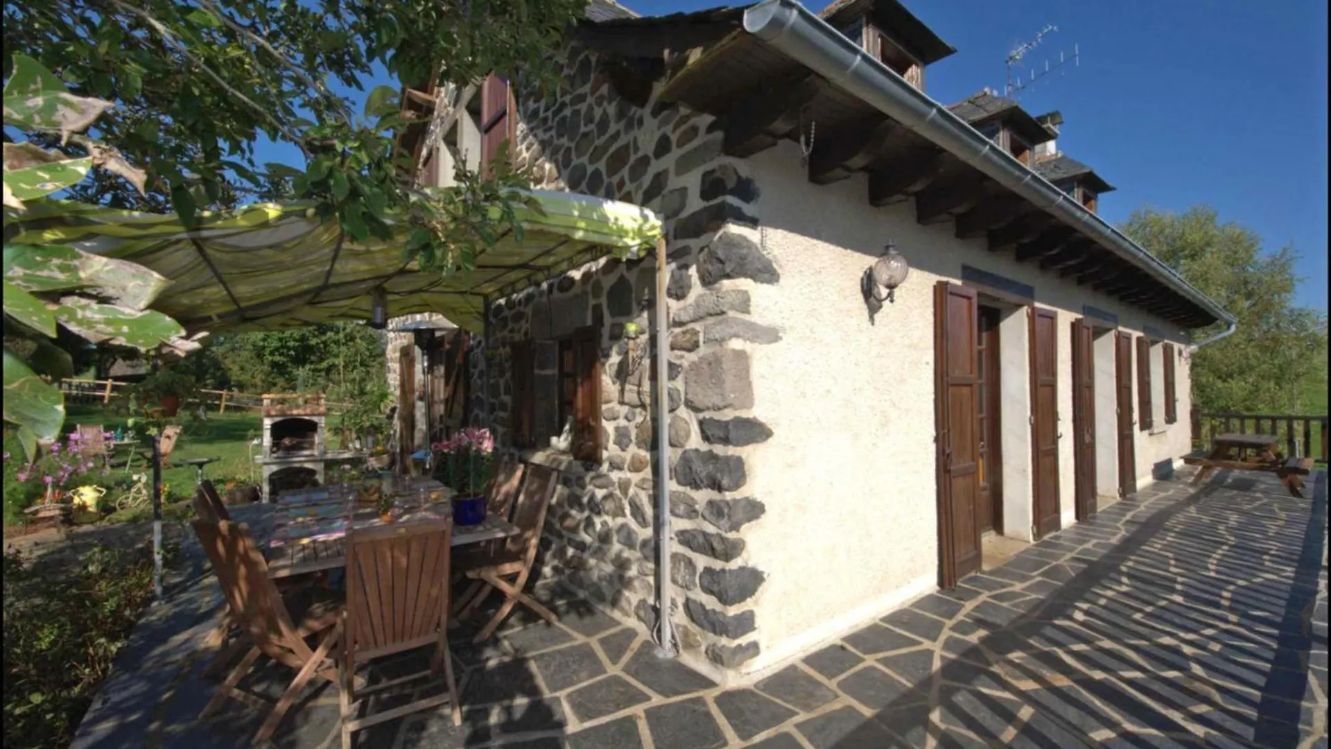 Chambres d'Hôtes Le Moulin du Pont Saint-Bonnet-de-Salers 0*,  France